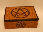 caisse peint avec la technique craclé avec une pentagramme