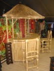 bar en bambou avec 3 chaises