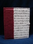 album de photos en papier fait artisanalement avec des textes de Birmani