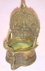 vieille lampe à huil avec lakshmi